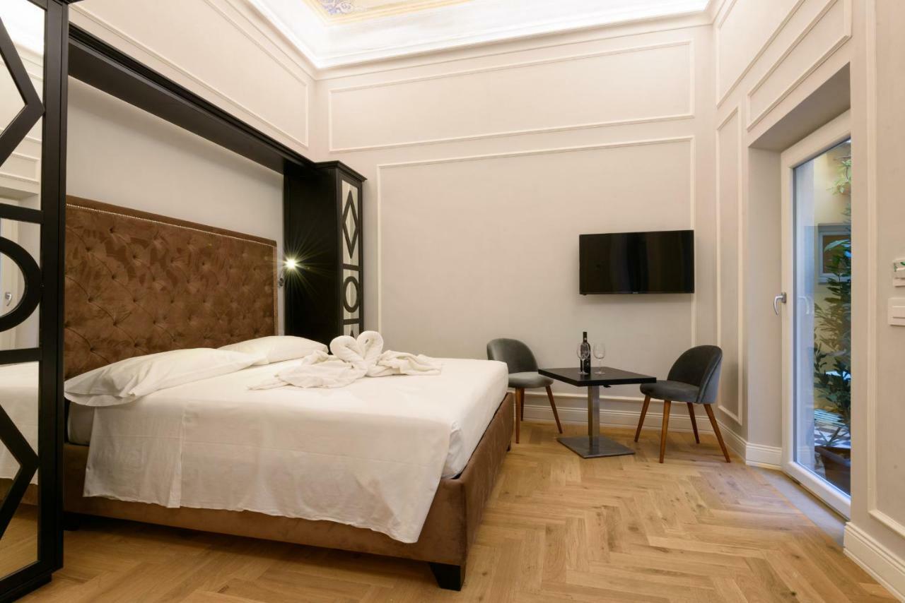 Vivaldi Luxury Suites Флоренция Экстерьер фото